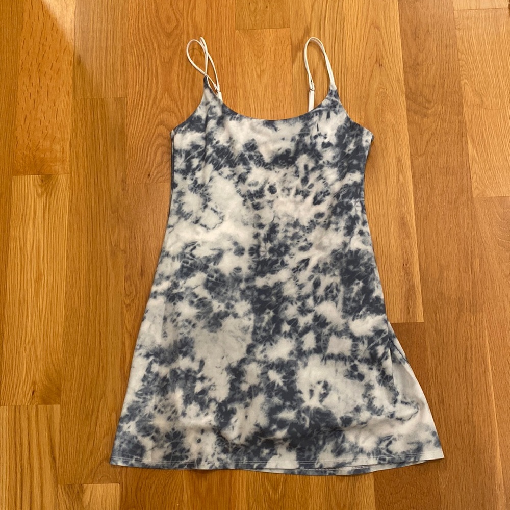 Abercrombie & Fitch; traveler dress